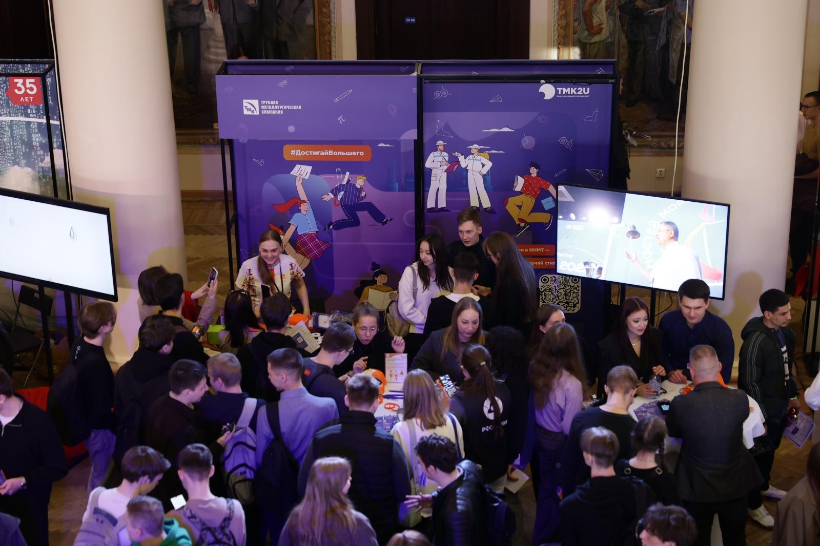 ТМК встретилась со стипендиатами УрФУ на полях выставки «Время карьеры»