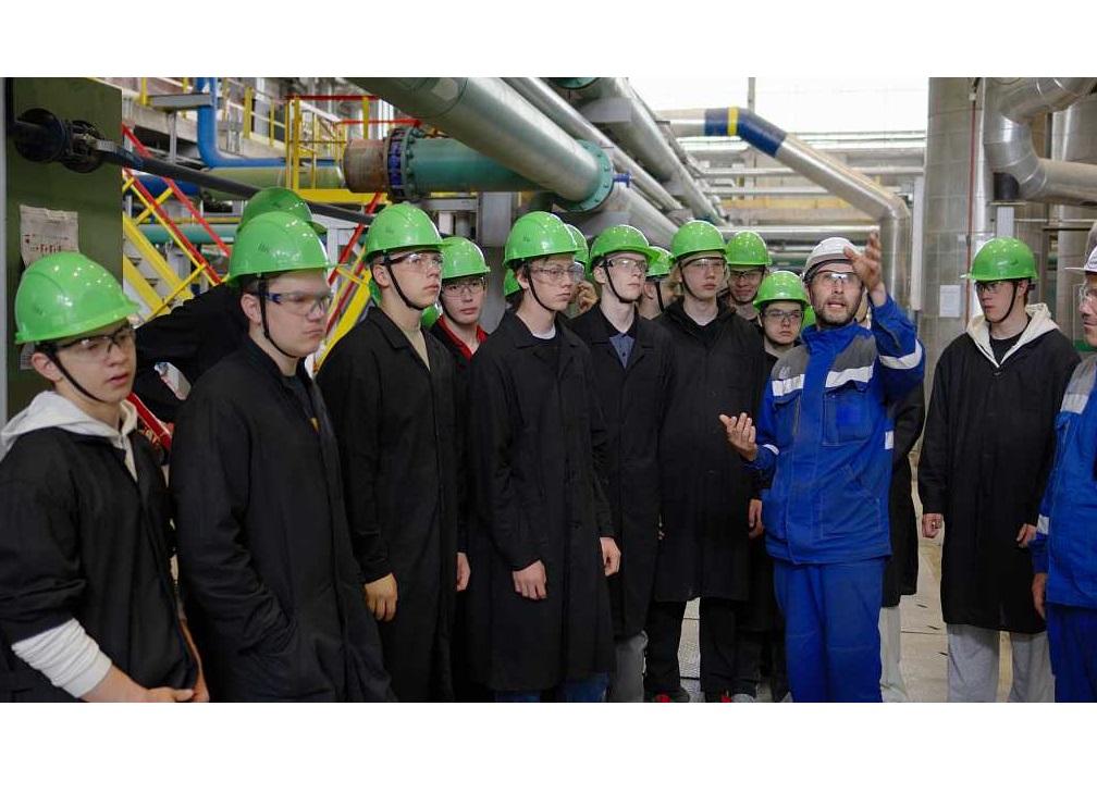 ВИЗ-Сталь провела летние производственные экскурсии для студентов