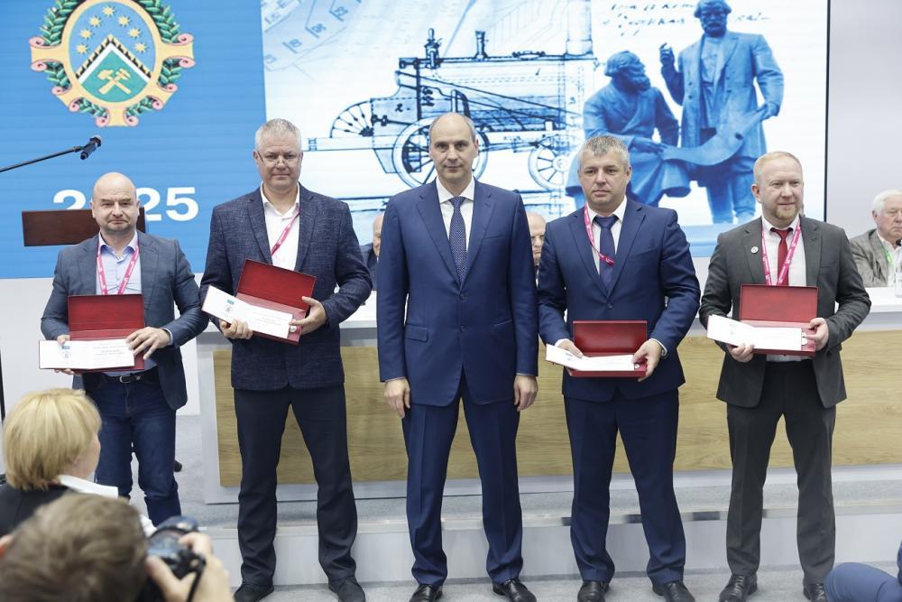 Инженеры ЕВРАЗ НТМК награждены престижной премией имени Черепановых за разработку новых видов продукции